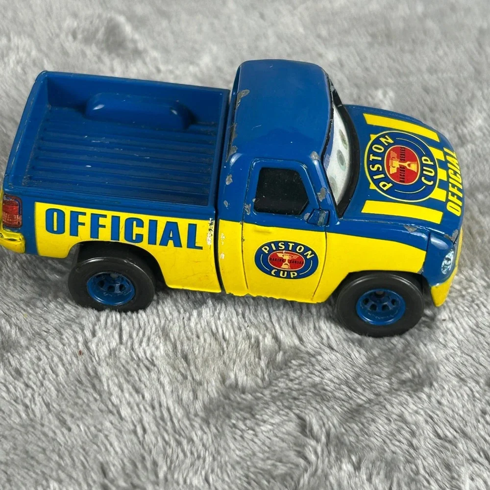 Disney Pixar Cars Piston Cup Official Truck and Sedan Diecast Lot Blue Yellow